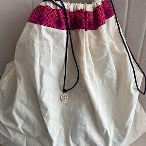 Tory Burch black leather shoulder bag with crossbody strap